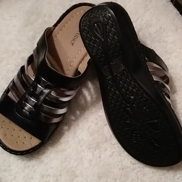 Sandals - Picture 2 of 4